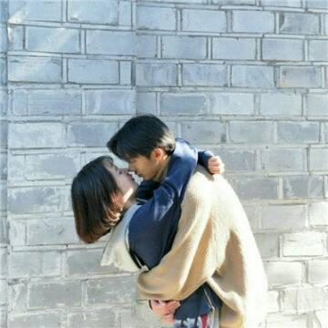 情侣拥抱在一起超级甜的头像图片大全(优选20张)