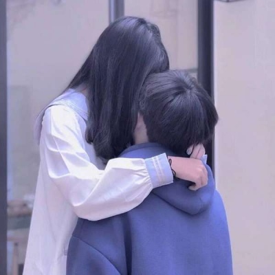 情侣拥抱在一起超级甜的头像图片大全(优选20张)