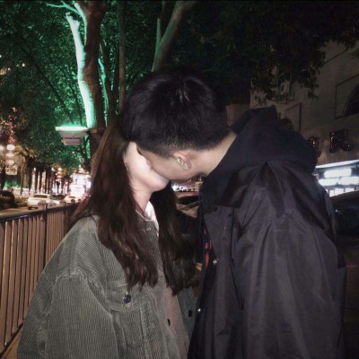 最新情侣拥抱的头像图片(共18张)