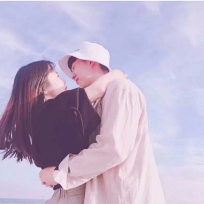 拥抱在一起的情侣头像图片(精选18张)