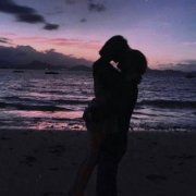 互相拥抱的情侣头像一男一女(优选18张)