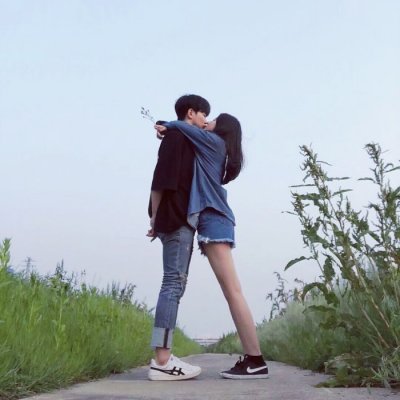 互相拥抱的情侣头像一男一女(优选18张)