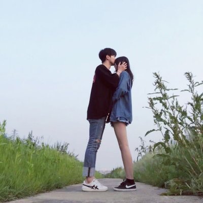 互相拥抱的情侣头像一男一女(优选18张)