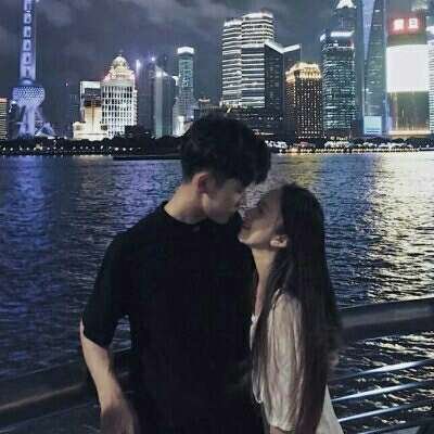 互相拥抱的情侣头像一男一女(优选18张)