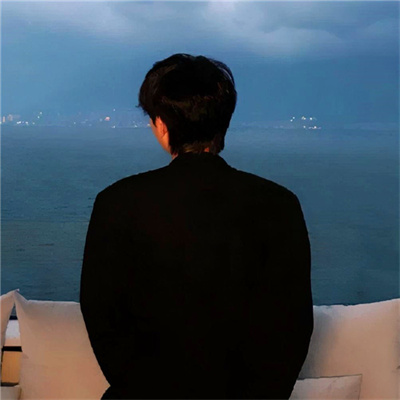 抖音上很火的男头像图片(18张)