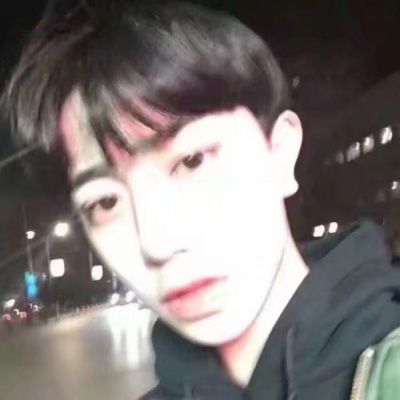 最近比较火的男生头像图片(共18张)