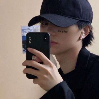 最近比较火的男生头像图片(共18张)