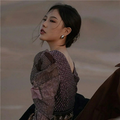 2023高级感超拽情侣头像(优选18张)