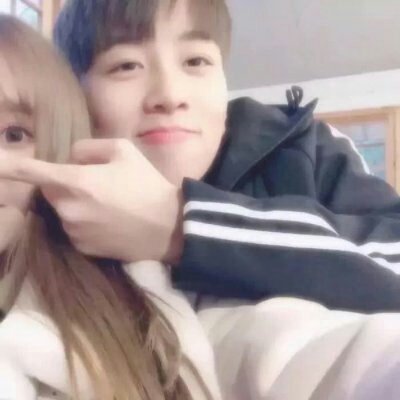 可爱情侣头像一人一张分开图片(优选16张)