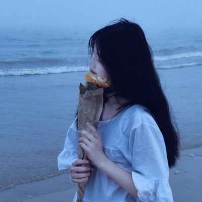 ins风雾霾蓝治愈系女生头像(精选16张)