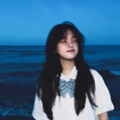 ins风雾霾蓝治愈系女生头像(精选16张)