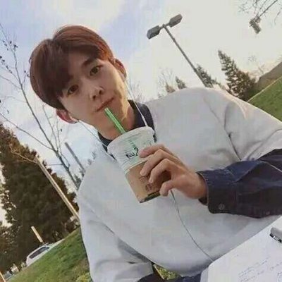 阳光笑容治愈男生头像(18张)