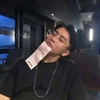 阳光笑容治愈男生头像(18张)