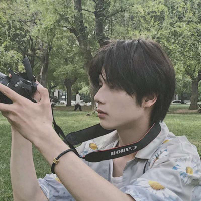 阳光笑容治愈男生头像(18张)