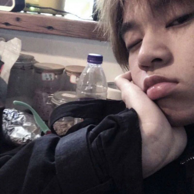 阳光笑容治愈男生头像(18张)