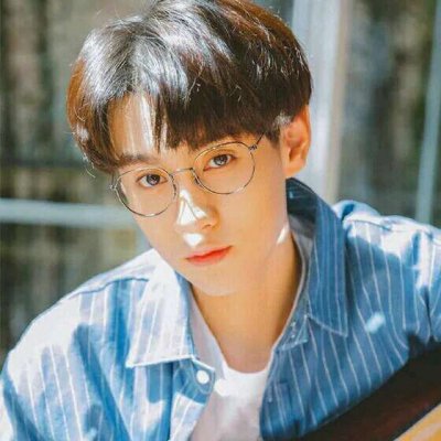 阳光笑容治愈男生头像(18张)