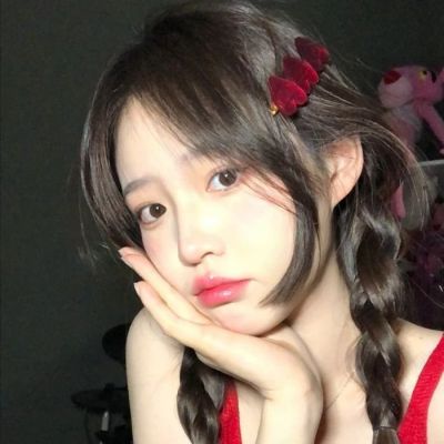 简约性冷淡小众女头像图片(优选16张)