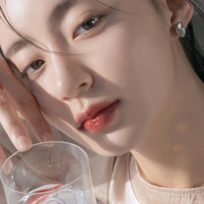 高颜值气质女生头像图片(共14张)