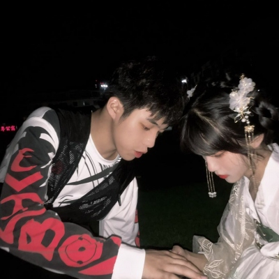 青春好看的情侣头像大全图片(共16张)