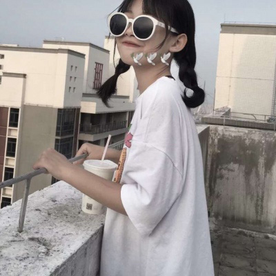 超好看的女生戴墨镜头像大全(16张)