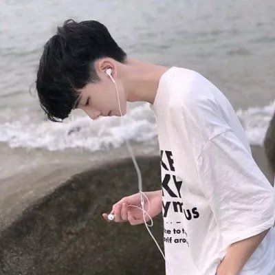 超级帅气的冷酷风格的男头像图片(优选20张)