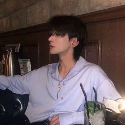 超级帅气的冷酷风格的男头像图片(优选20张)