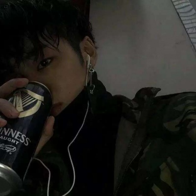 超酷高冷的男生头像(优选18张)