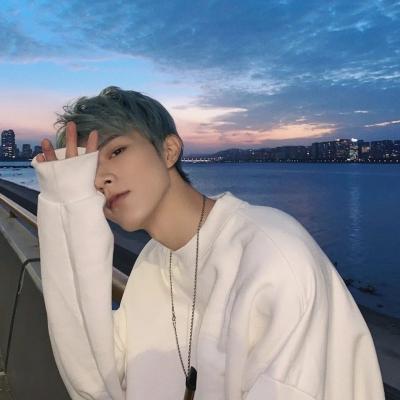 超酷高冷的男生头像(优选18张)