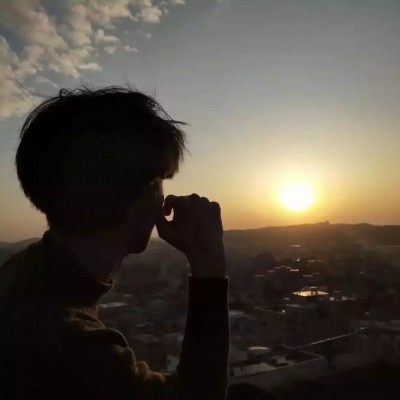 高清好看的帅气冷酷男生背影头像图片大全(共16张)