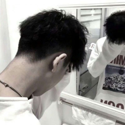 冷酷头像男生背影头像(优选16张)