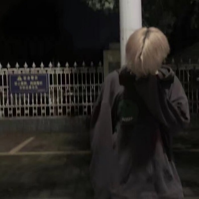 冷酷头像男生背影头像(优选16张)