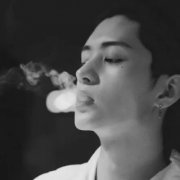 成熟小众风格高颜值男生头像图片(精选18张)