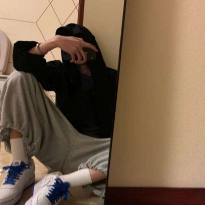 成熟小众风格高颜值男生头像图片(精选18张)