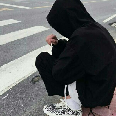 成熟小众风格高颜值男生头像图片(精选18张)
