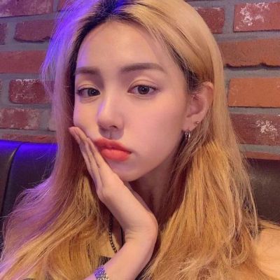 高质量小众女生头像(精选20张)