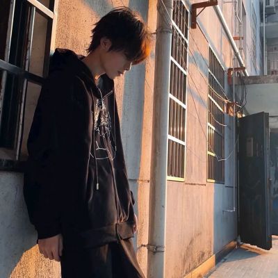 男生高端大气气质头像(20张)