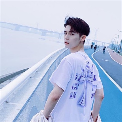 男生头像冷酷帅气图片(18张)