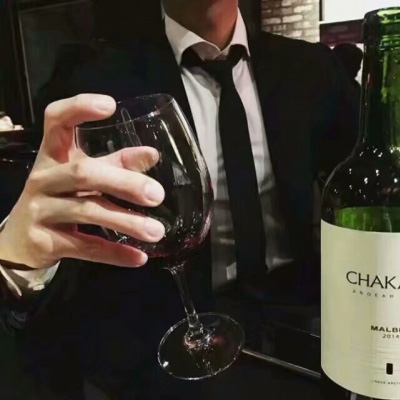 霸气西装男头像图片(18张)