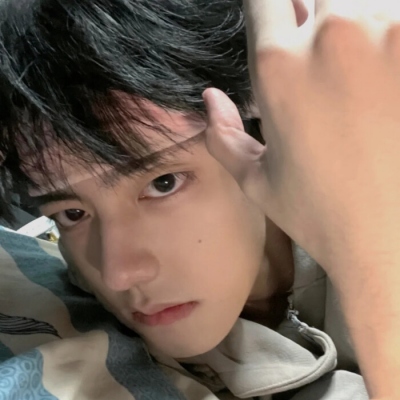 让人惊呼神仙颜值的男生帅气头像图片(18张)