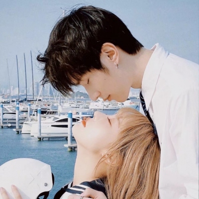 好看到爆的qq情侣头像(共18张)