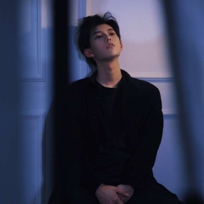 2023最火成熟男头像图片(20张)