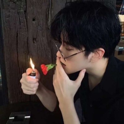 2023最火成熟男头像图片(20张)