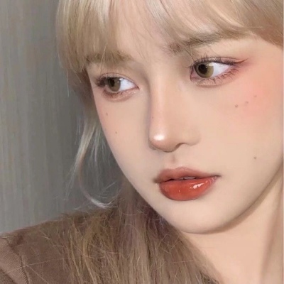 高清有个性的漂亮美女头像图片(共18张)