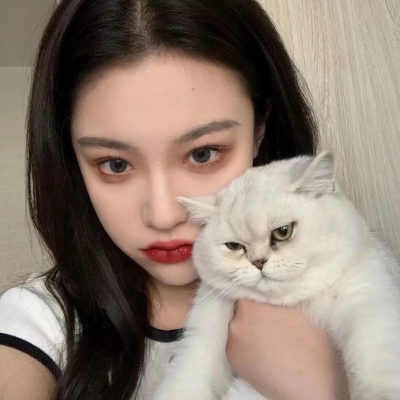 高清有个性的漂亮美女头像图片(共18张)