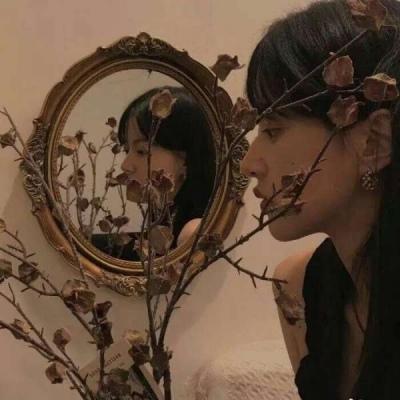 不染世俗的女生头像(精选22张)