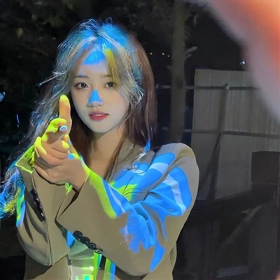 不染世俗的女生头像(精选22张)