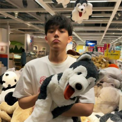 男生抱着动物的情头(精选18张)