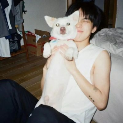 男生抱着动物的情头(精选18张)