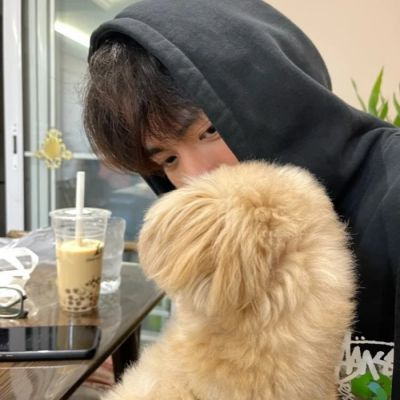 抱小动物的男生头像(精选16张)