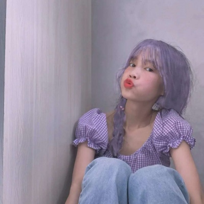 高清紫色系的女生头像图片大全(精选18张)